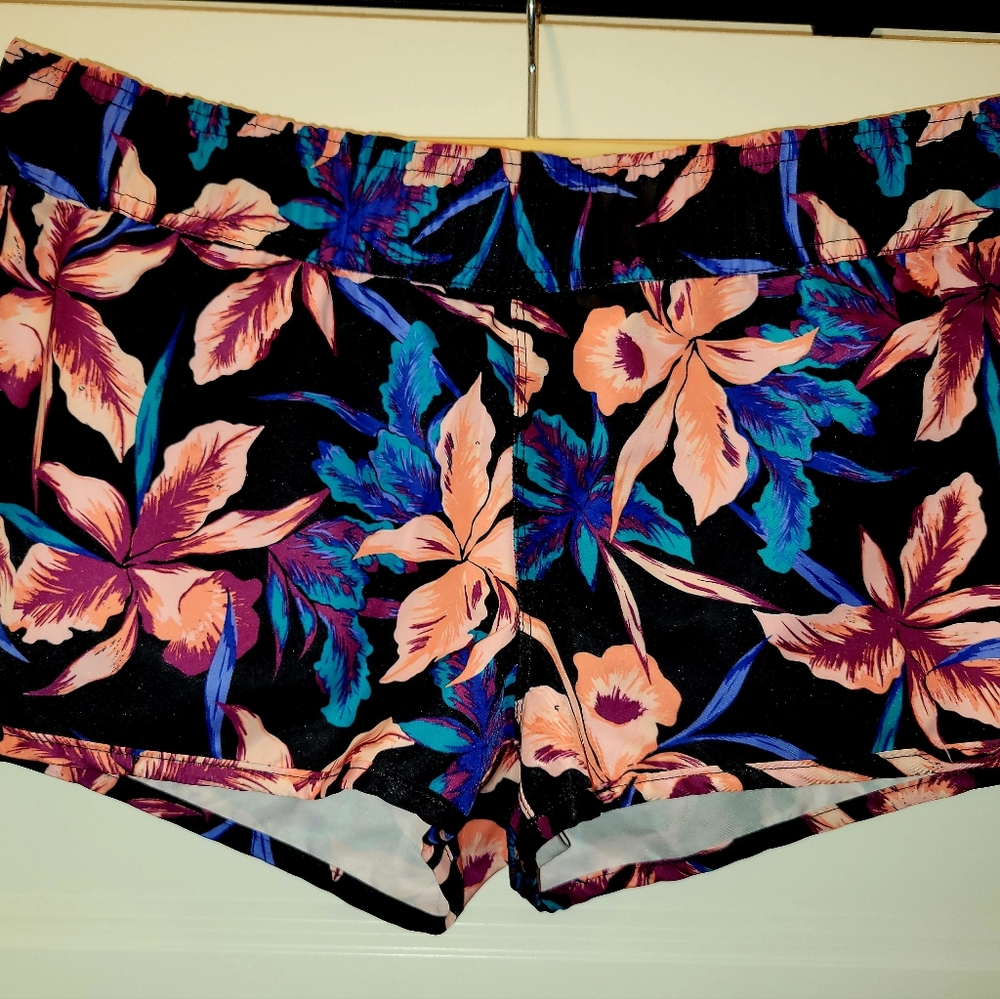 Roxy Hawaiian floral print board short / swim short, size medium